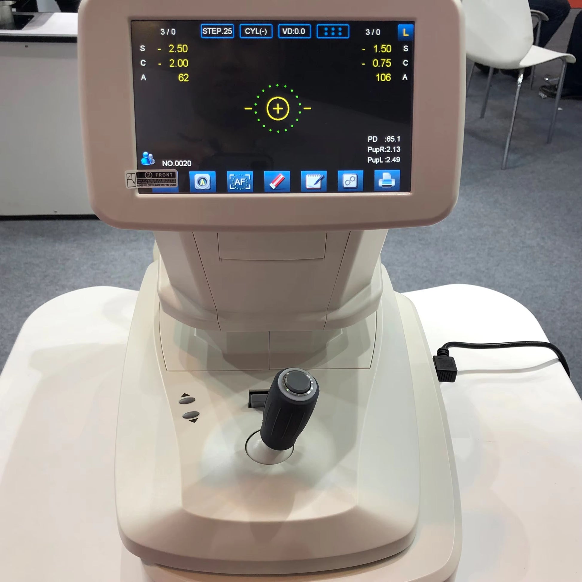 Autorefractómetro ARK-7610 + Caja de Prueba Chica GRATIS | Emilium Optics